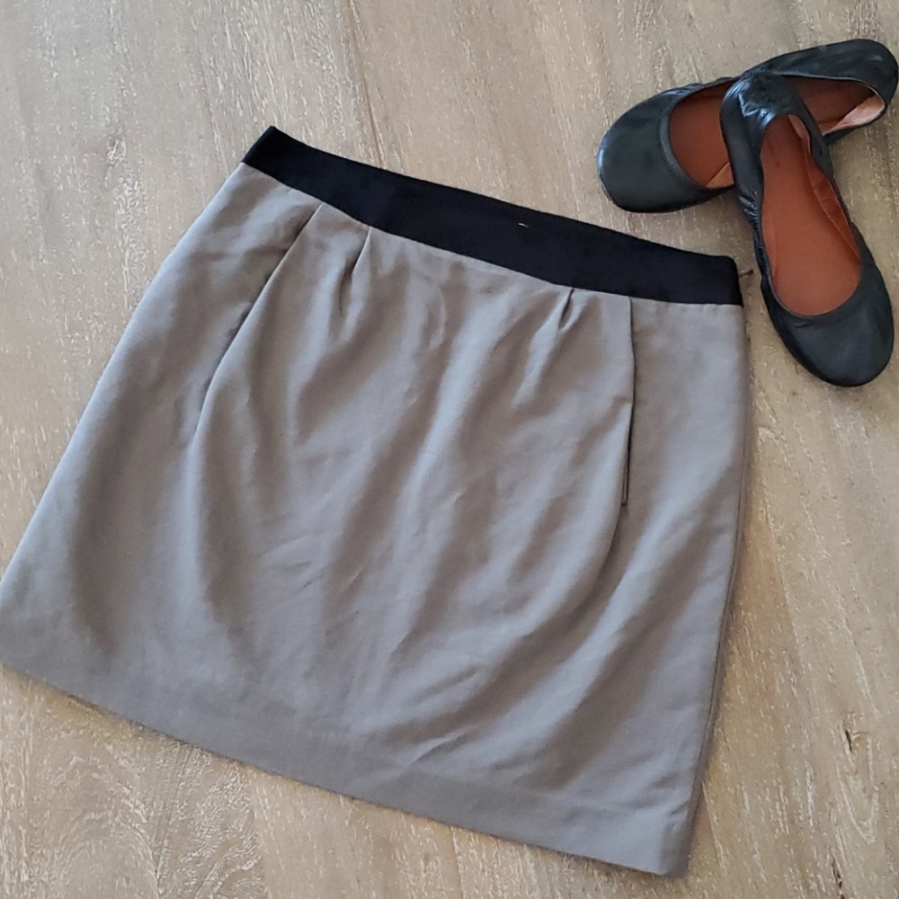 Gap Women's Mini Skirt With Pockets Size 8
